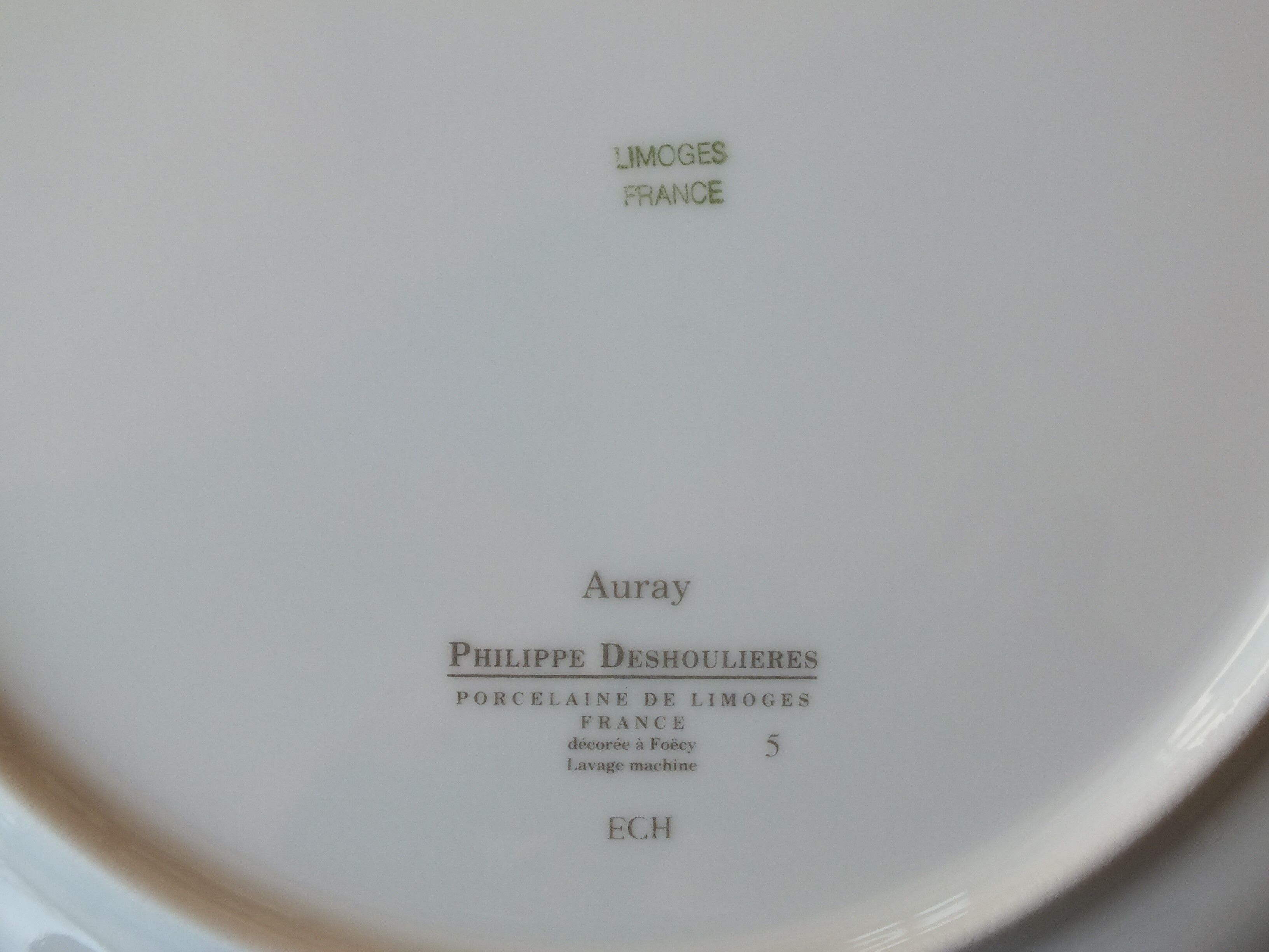 Flat porcelain plate of Limoges Philippe Deshoulières - Auray