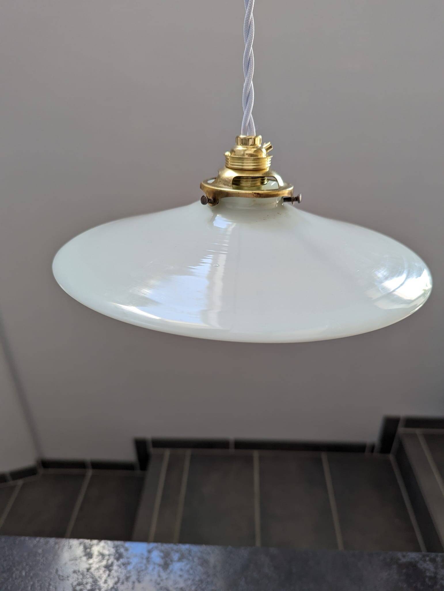 Old hanging lamp in white opaline Art Deco 1930 Ø 26 cm