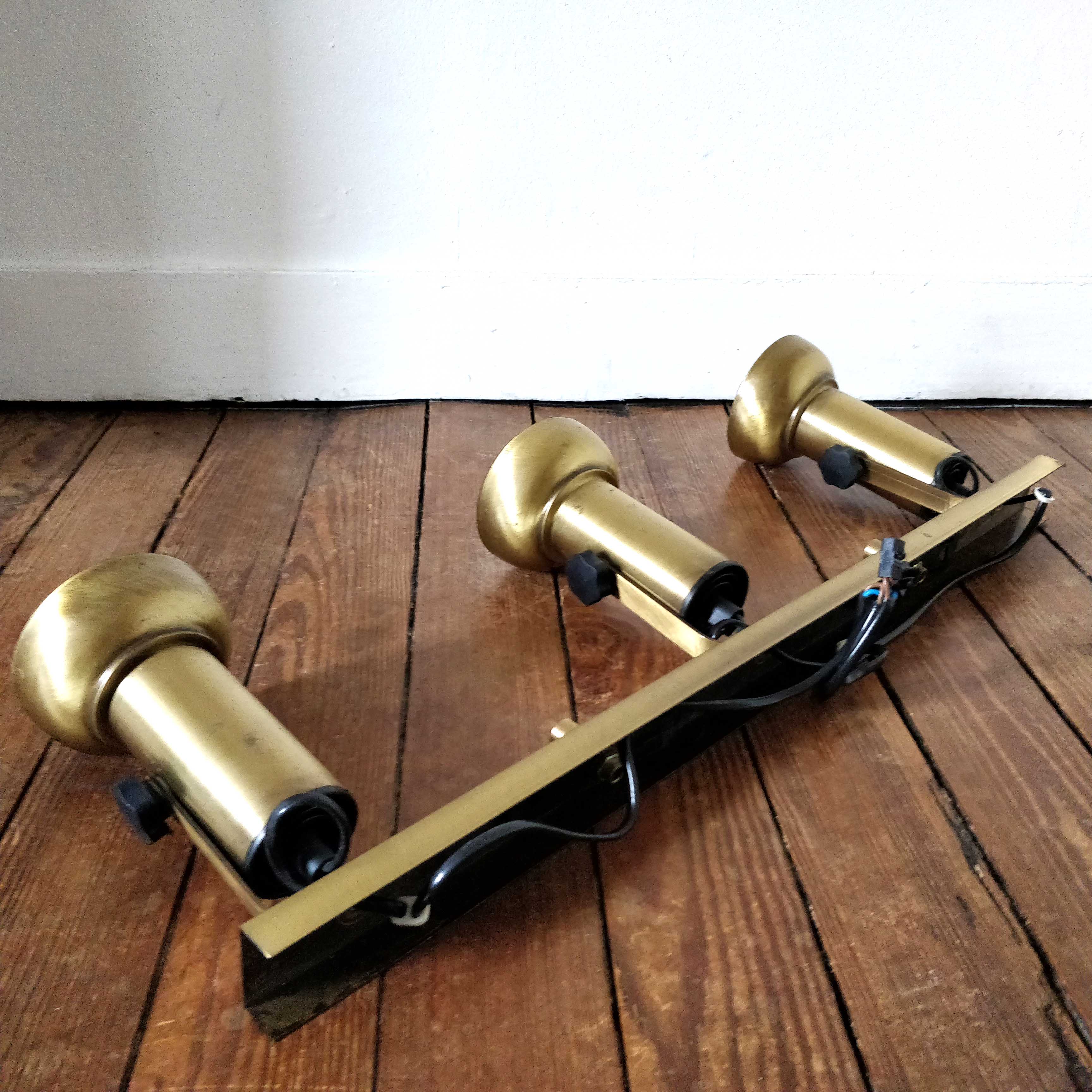 Wall light 3 70s brass spots