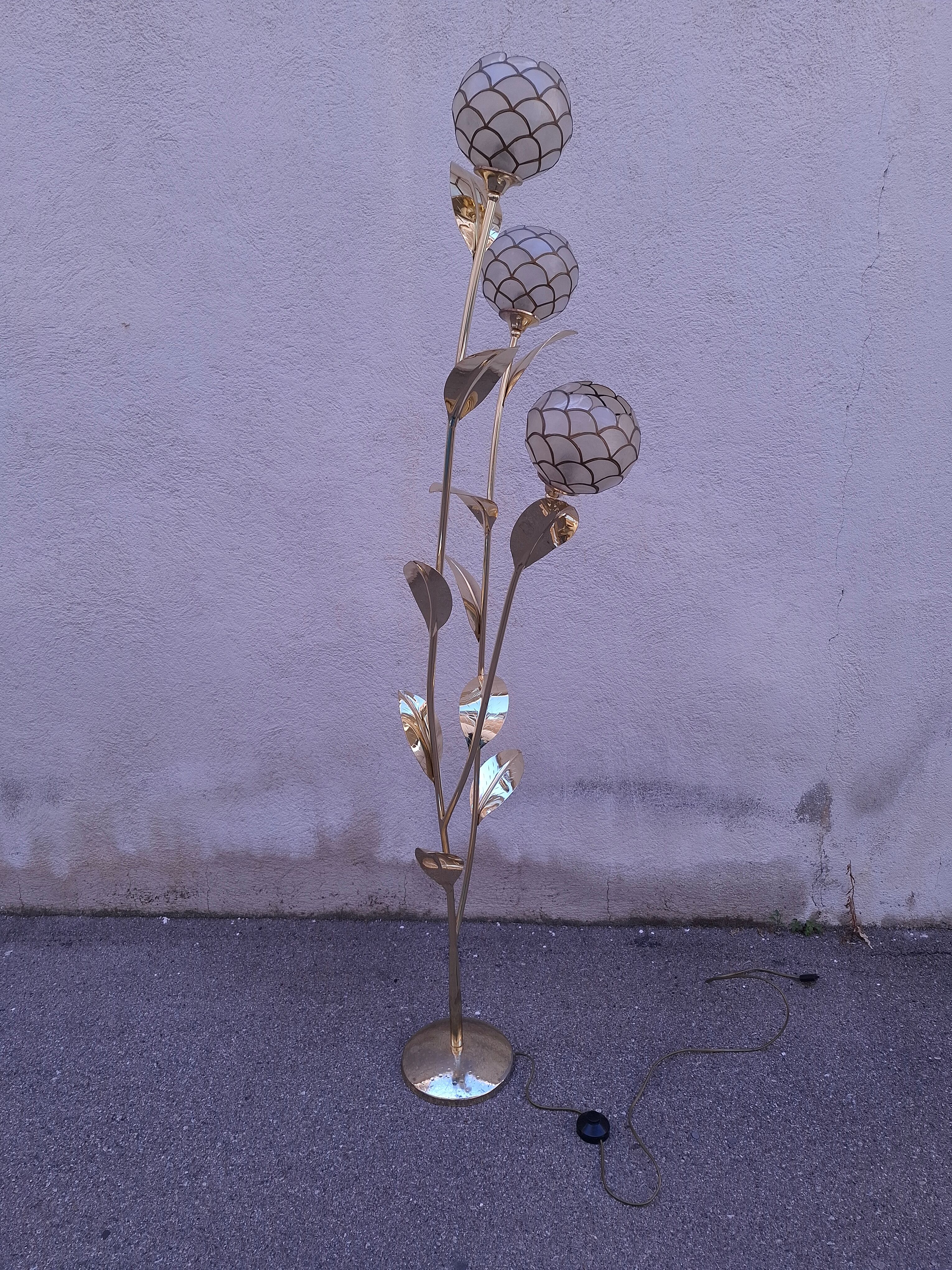Floral floor lamp in pearlescent Capiz, 1970s.