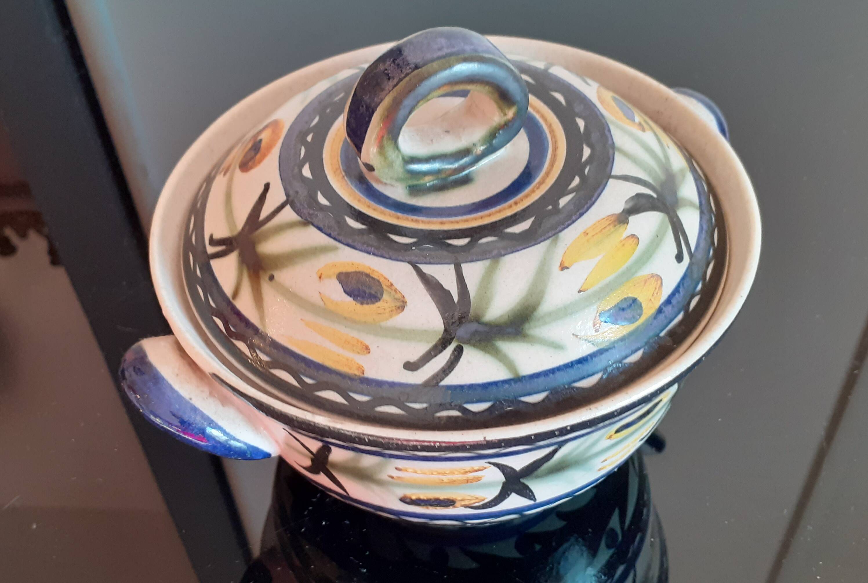 Quimper keraluc / covered ceramic pot / hand painted