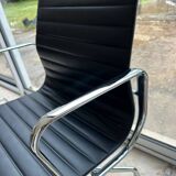 Vitra Aluminium Chair EA 107 Charles & Ray Eames
