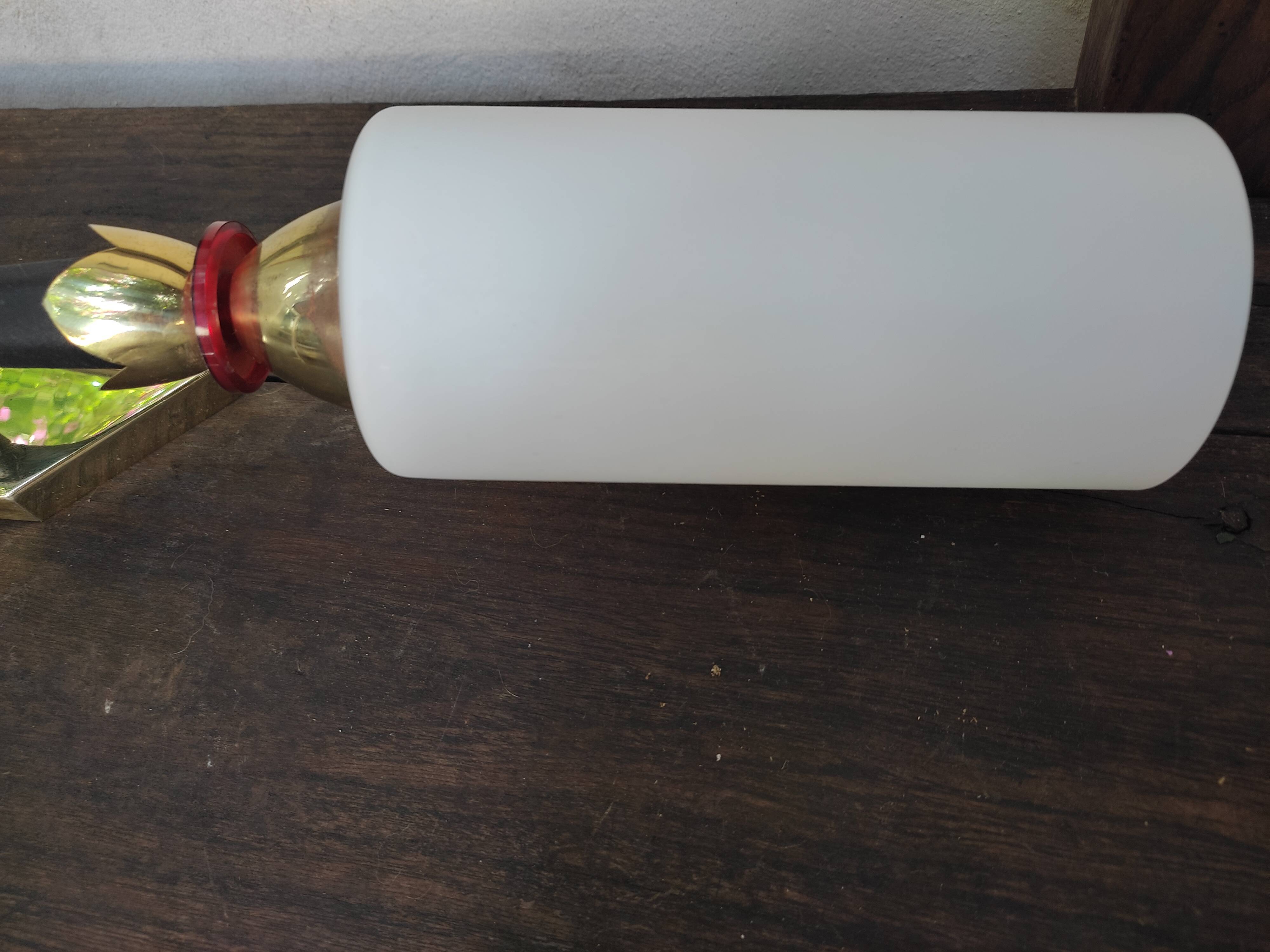 Flare wall with opaline