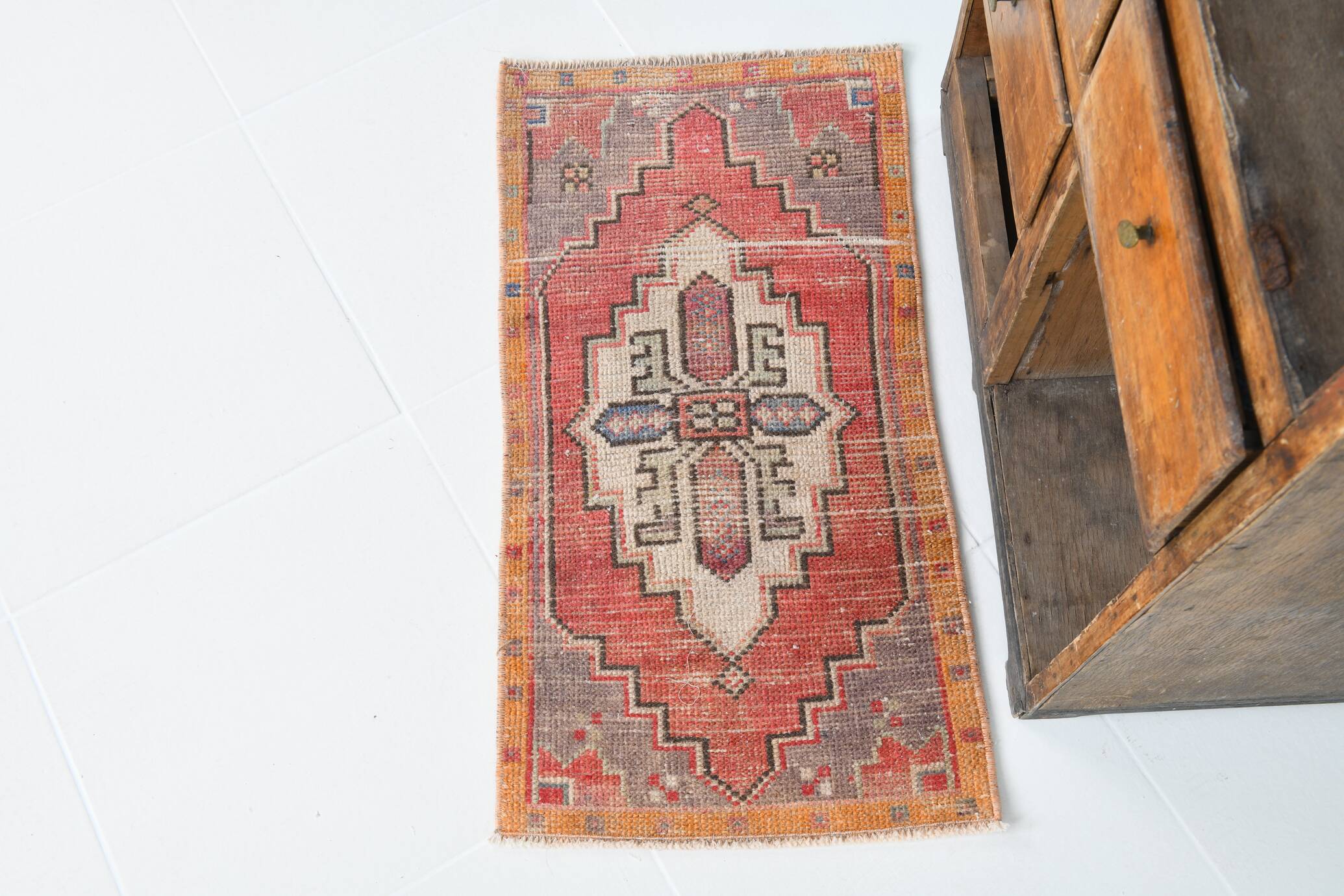 2x3 Red Beige Classic Vintage Rug, 43x82Cm