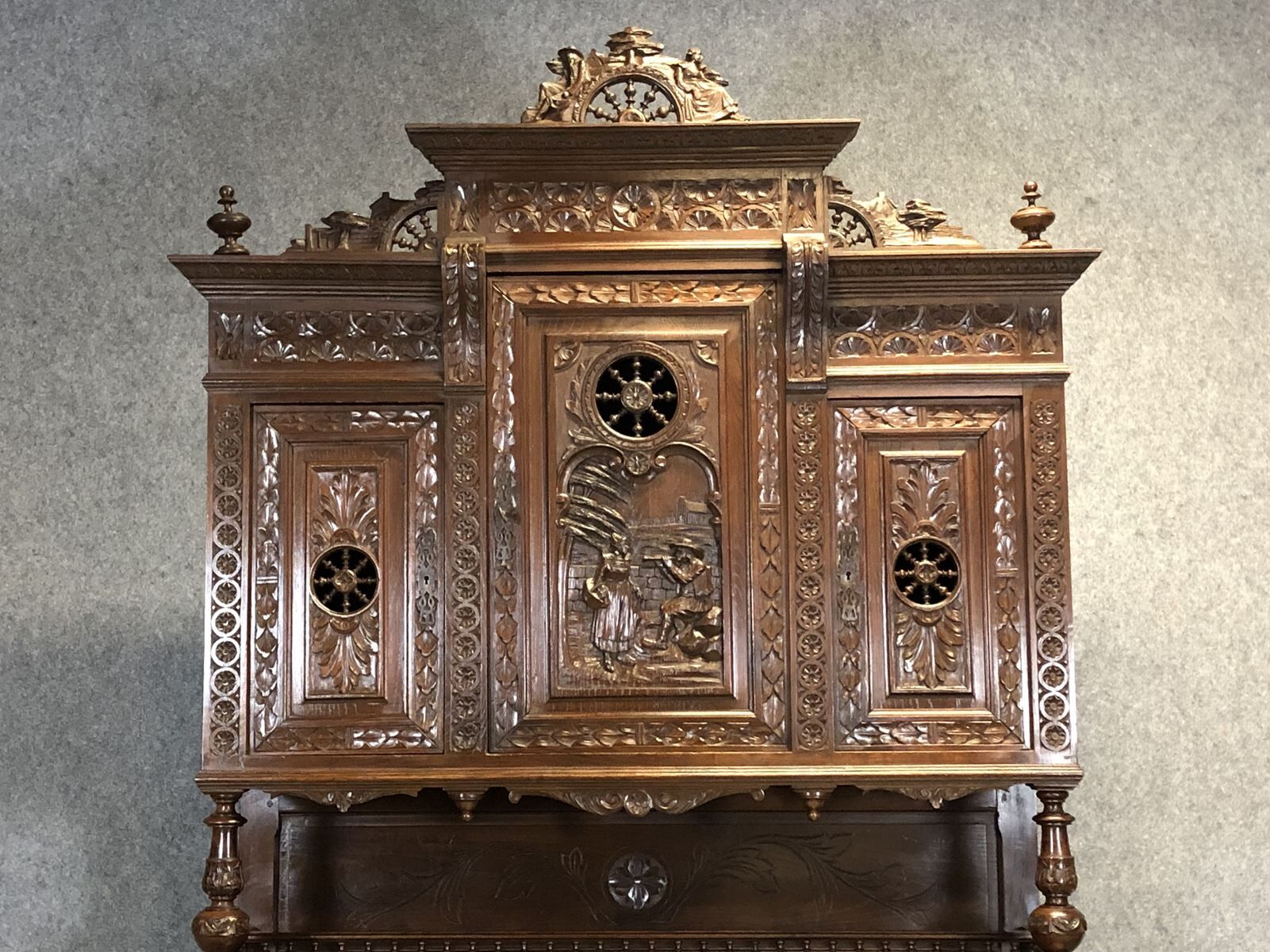 Breton buffet early 20th century in chestnut