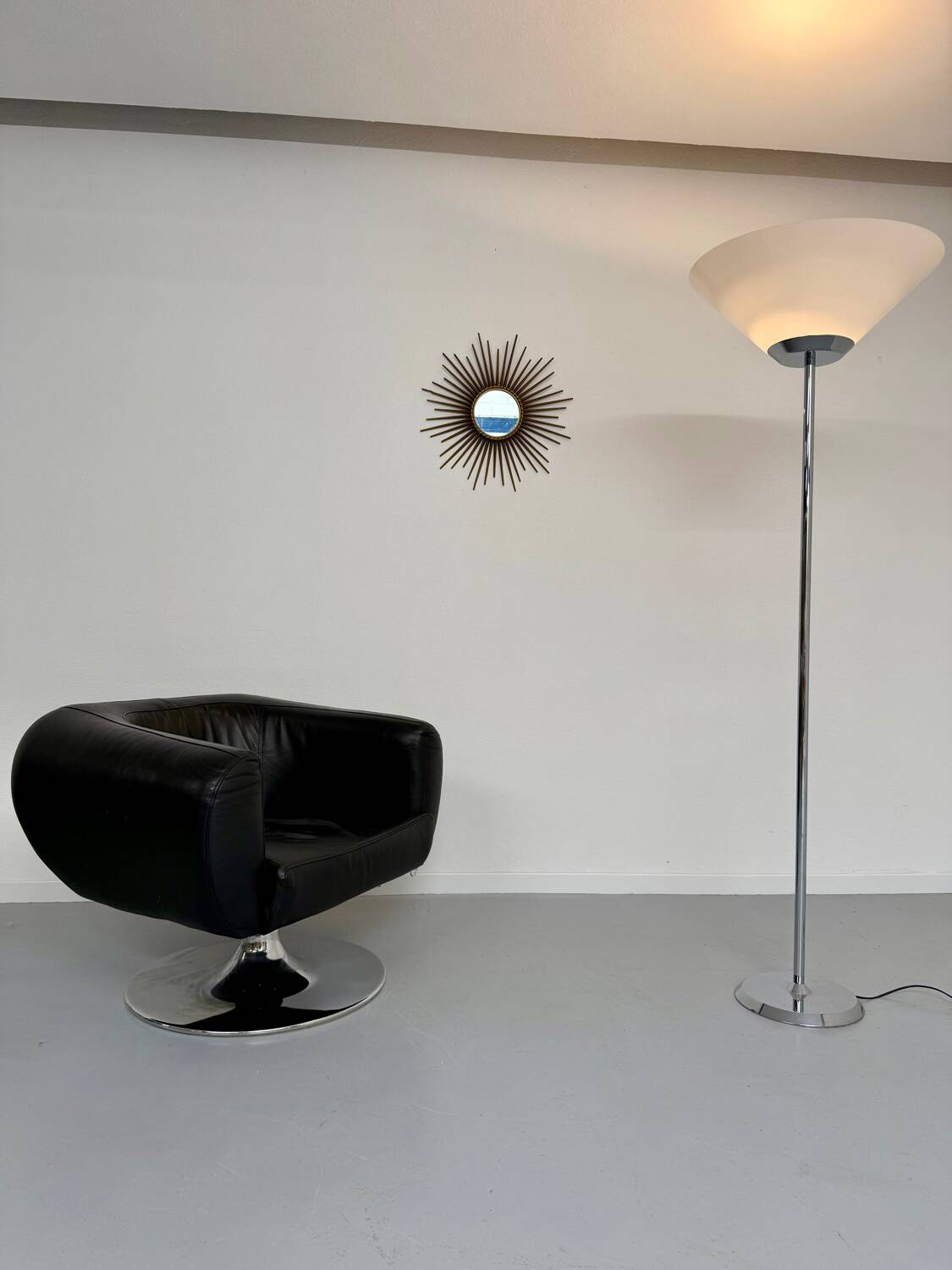 Floor lamp in white metal and plastic, Swisslamps SLZ design, vintage 80s