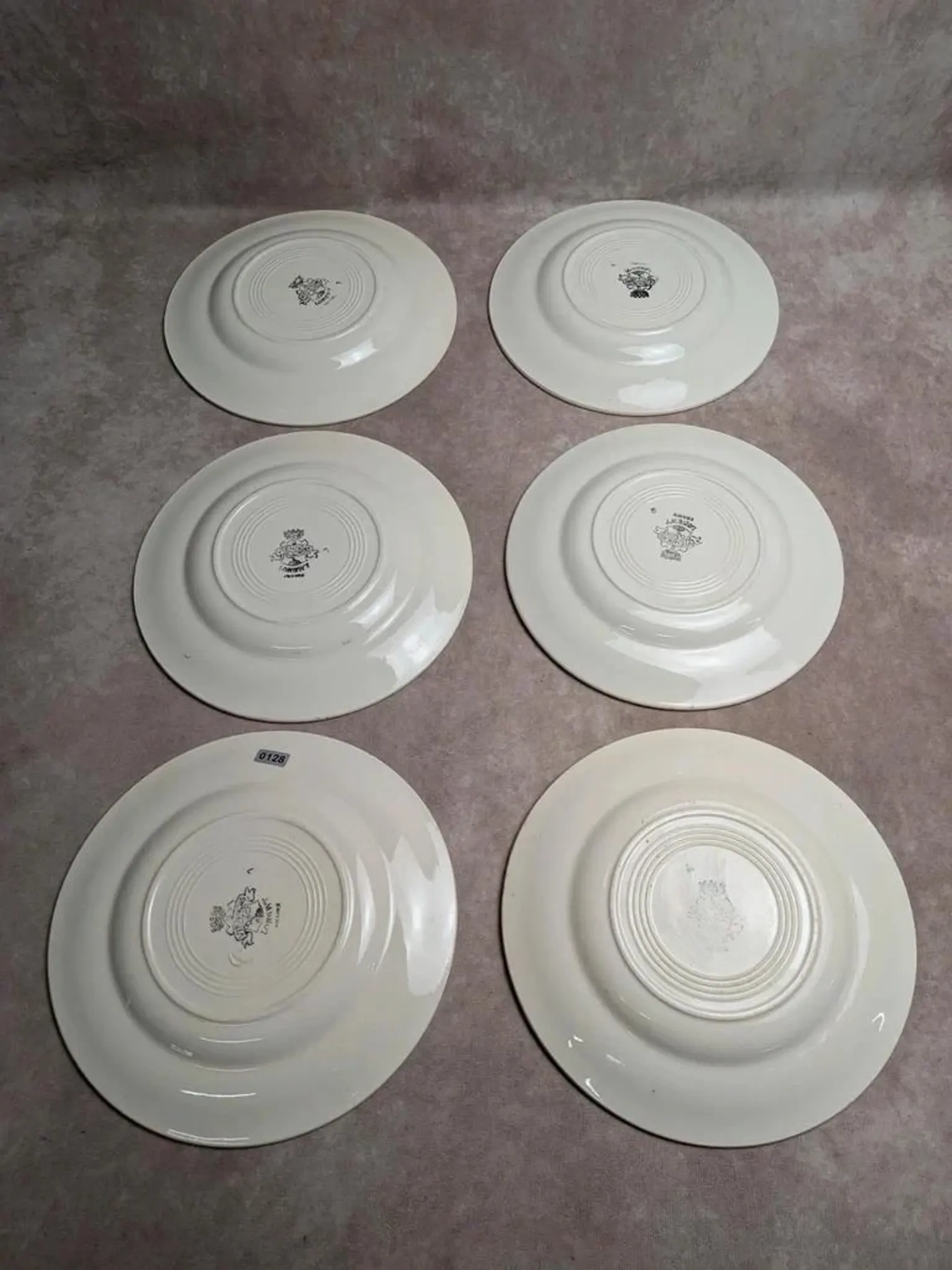 Set of 6 flat plates in ironstone Longwy – Viennese model – Red flowers