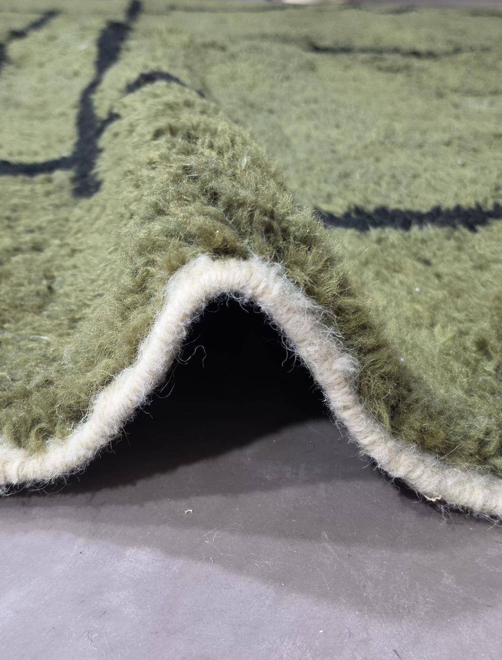Contemporary Green Carpet - 302 x 258 cm