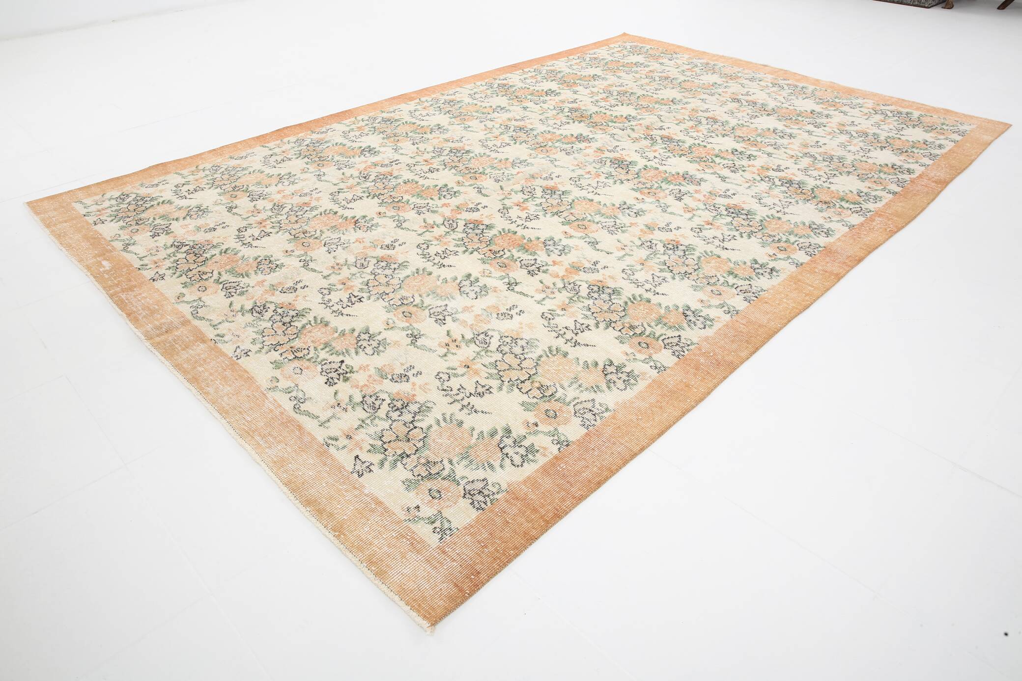 Tapis en laine et coton à décor floral