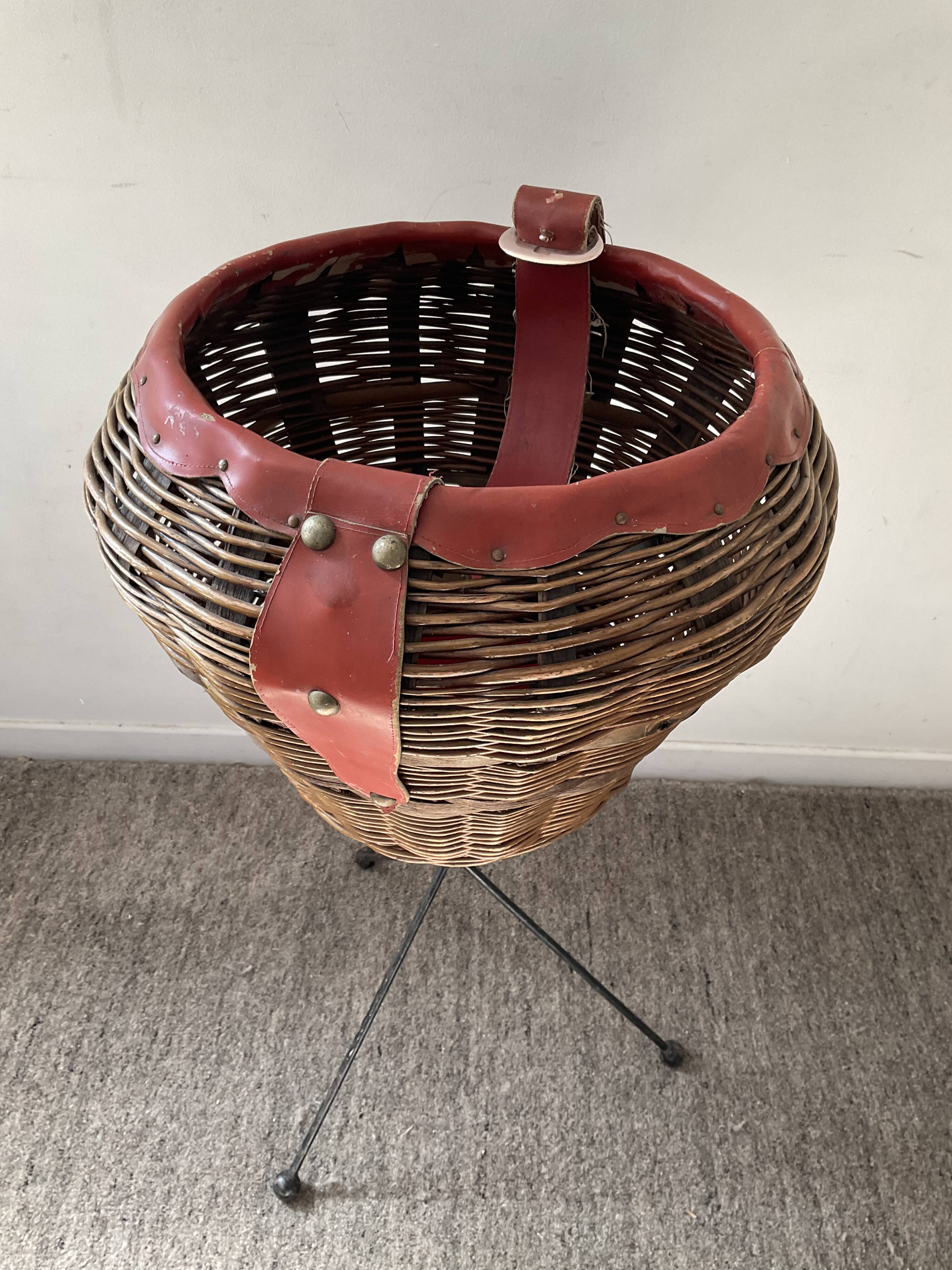 Vintage rattan basket on tripod foot 60s