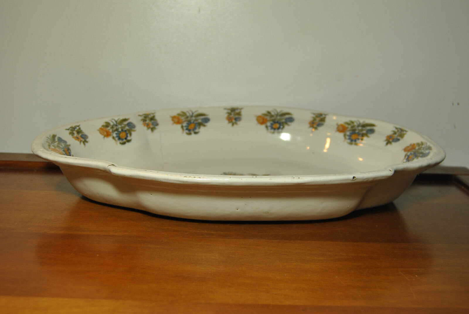 Flat ewer basin earthenware Moustiers Sud France 18th century flower solanée