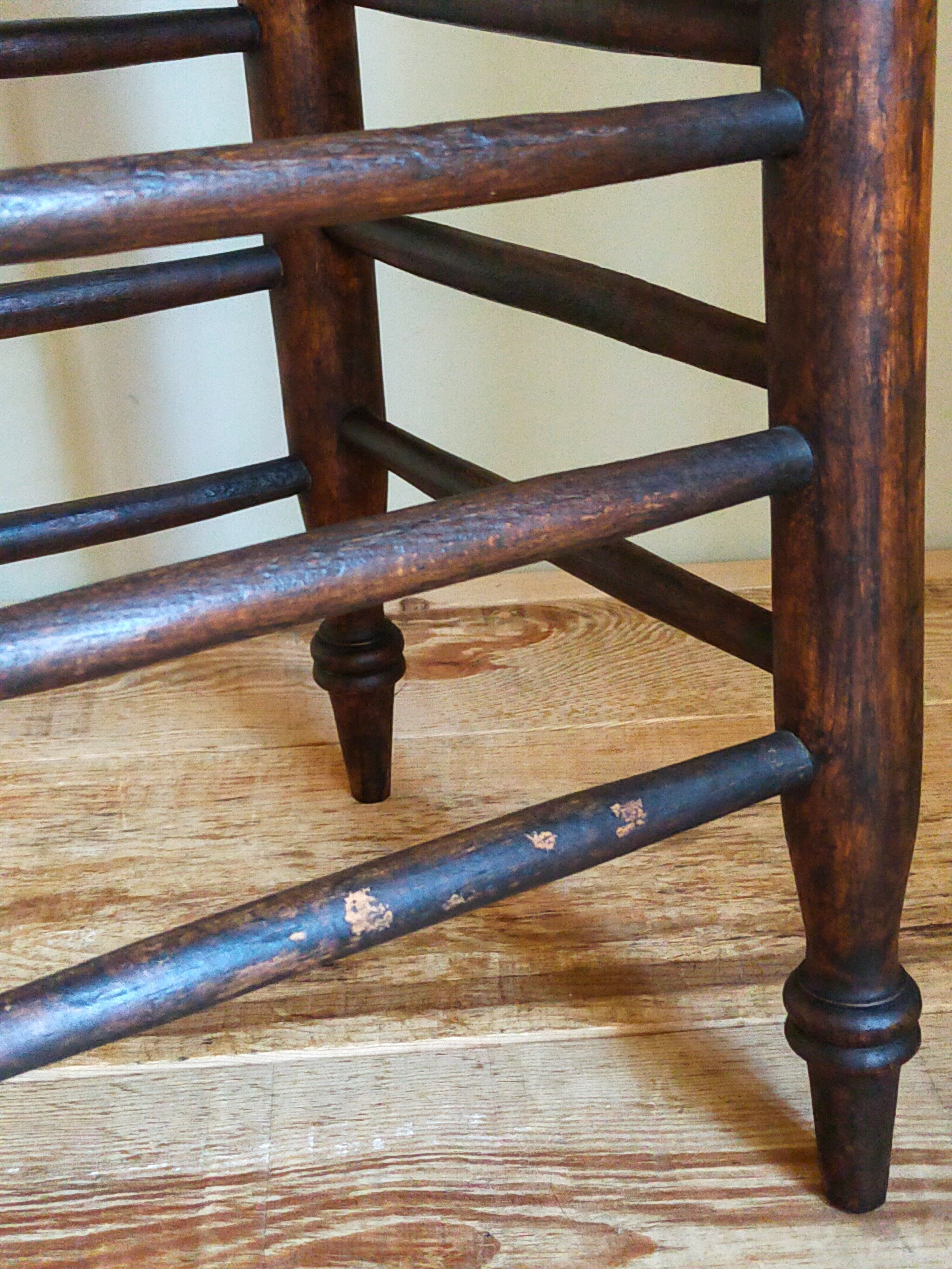 Stool in turned solid wood