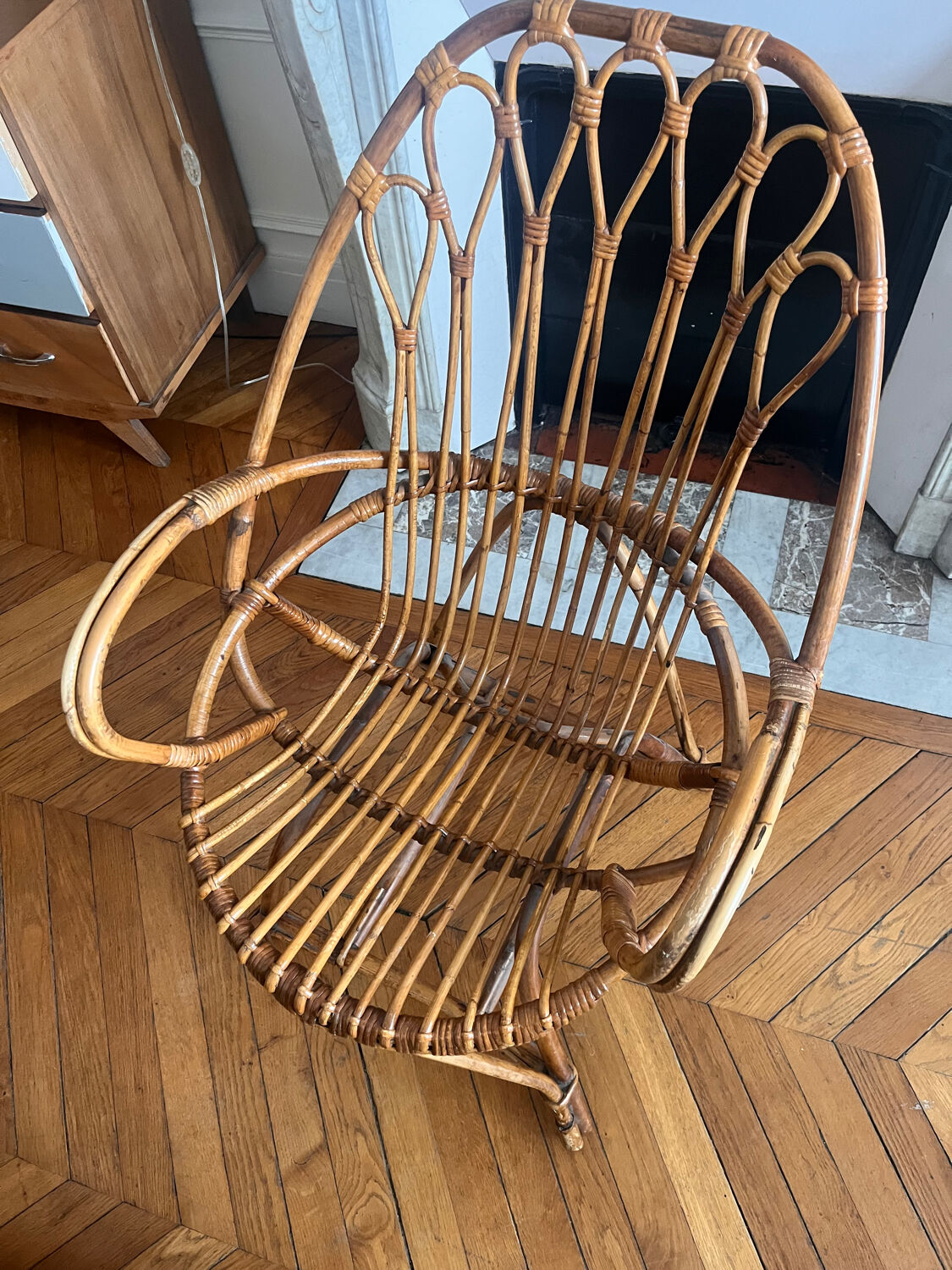 Fauteuil en rotin type oeuf