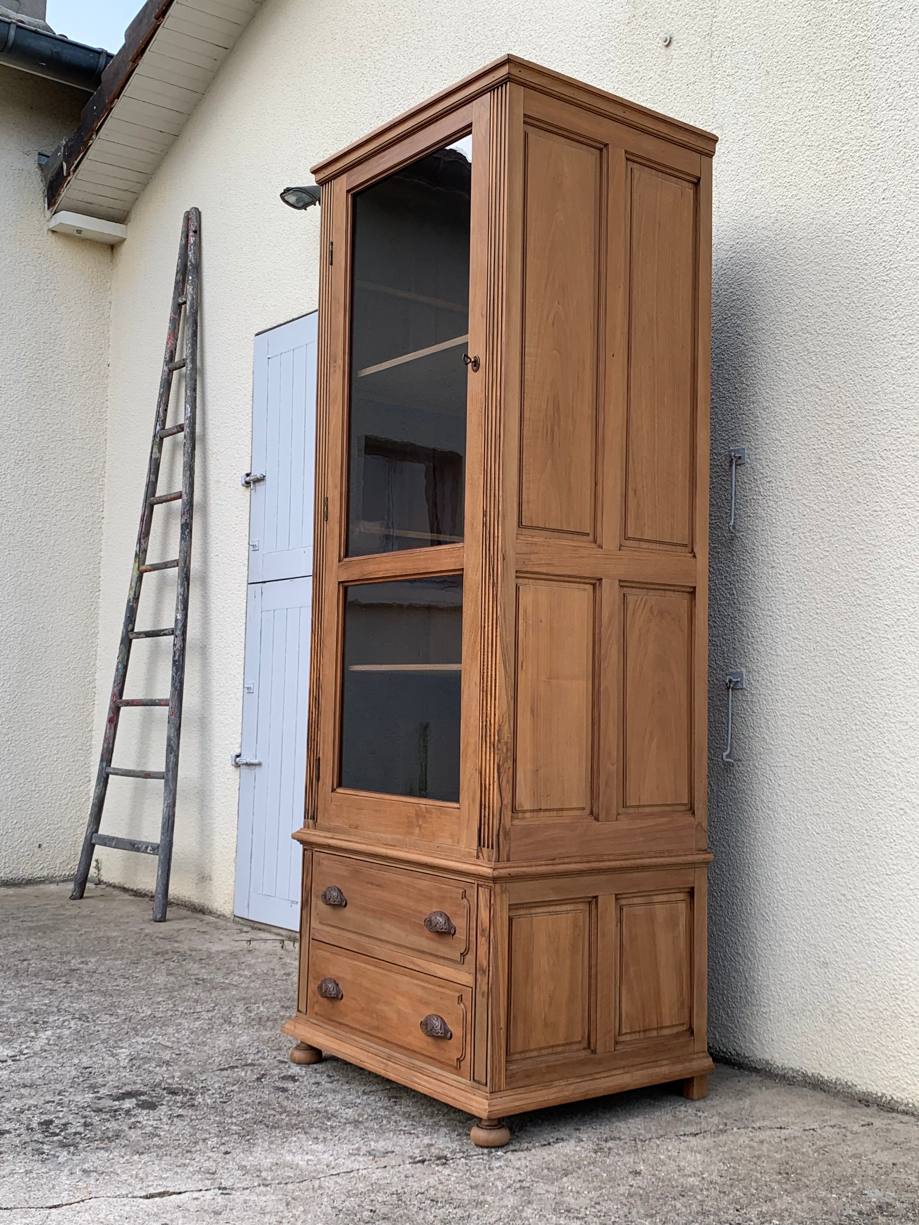 Armoire bonnetière parisienne vitrée 1920