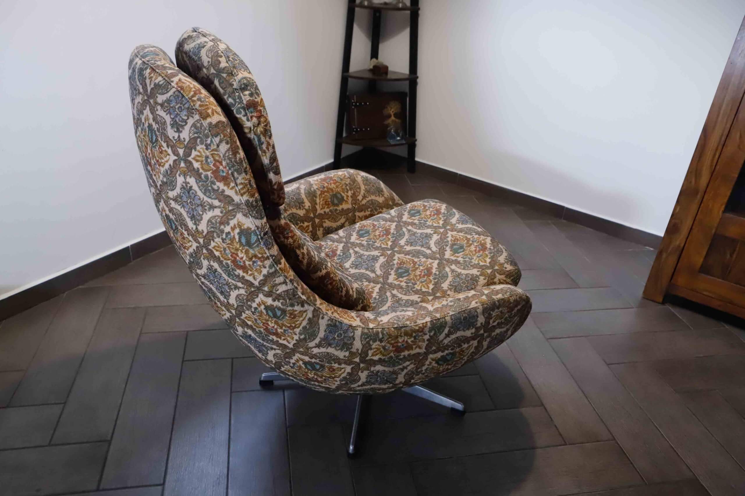 Set of 2 vintage high-back swivel armchairs with abstract upholstery