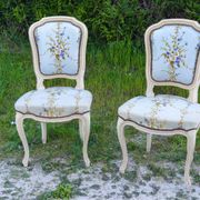Pair of Louis XV style cabriolet chairs with a patina – floral fabric