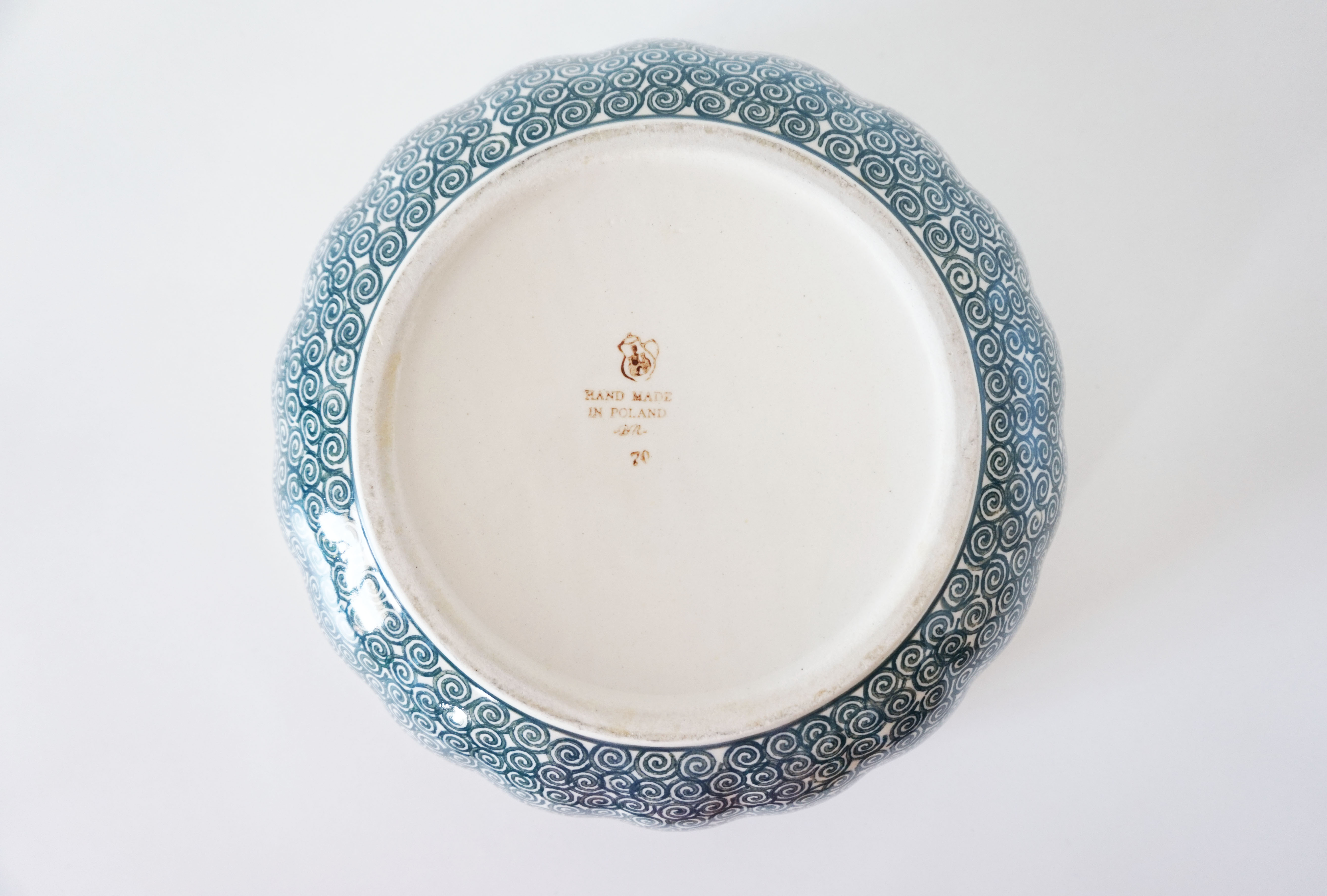 Salad bowl green circular pattern