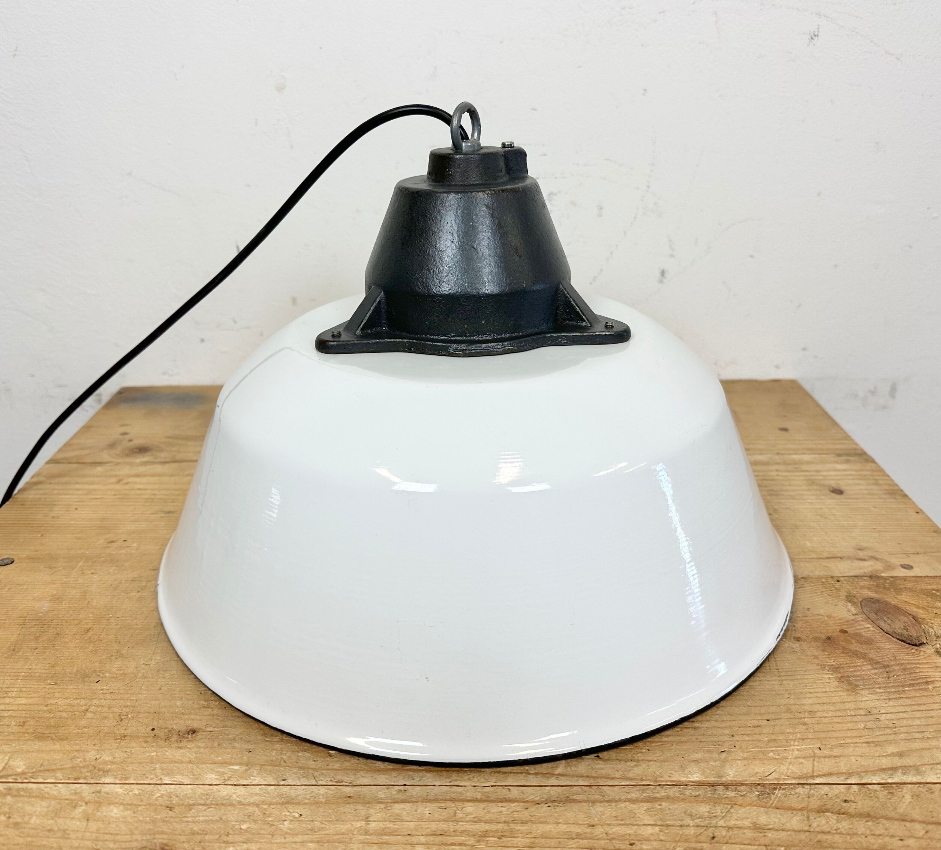 Enamel and cast iron industrial pendant light 1960s