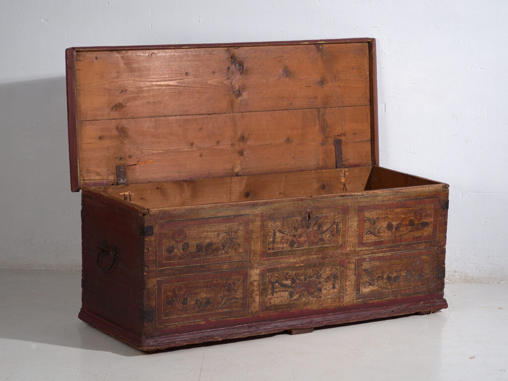 Antique pine wood chest – Central Europe (circa 1900)