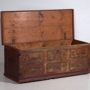 Coffre ancien en bois du pin – Europe centrale (vers 1900)