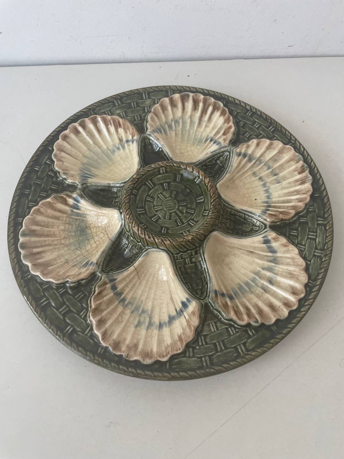 Barbotine oyster plate