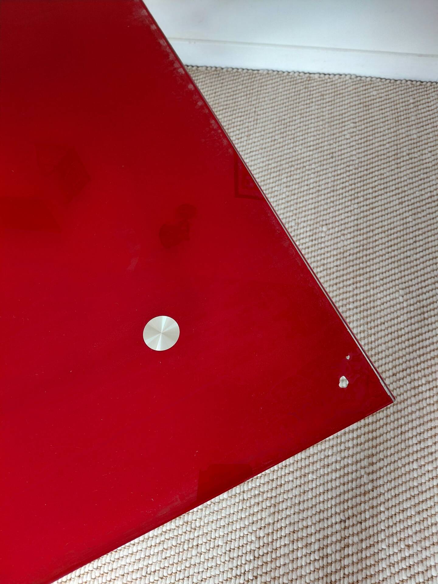 Table relevable vintage verre rouge et chrome-design 1970/1980