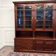 Bibliothèque classique en bois avec vitrine