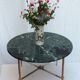 Table basse ronde en laiton doré avec un plateau en marbre dimension : hauteur -40,5cm- diamètre -69