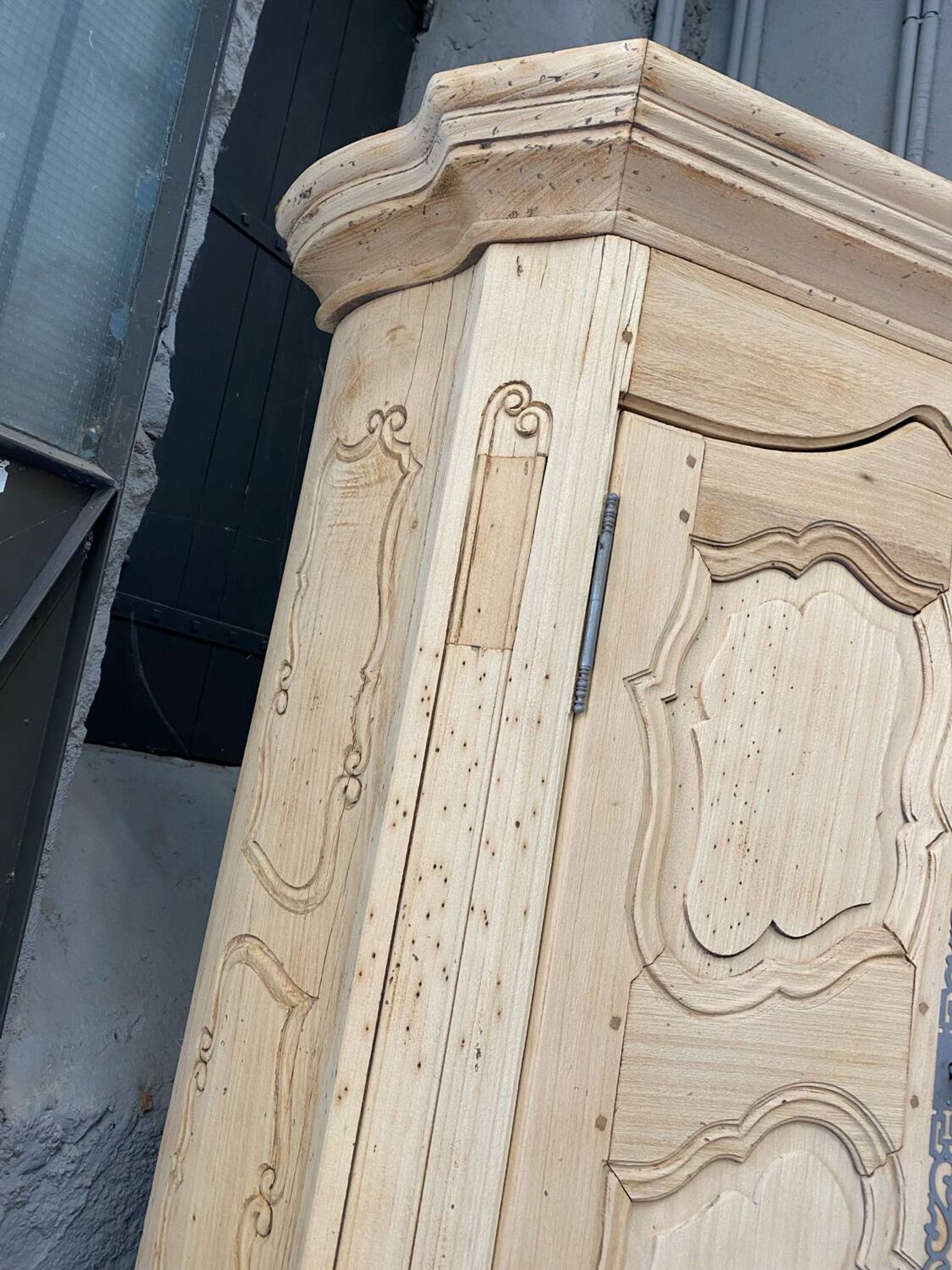 Louis XV buffet in raw wood