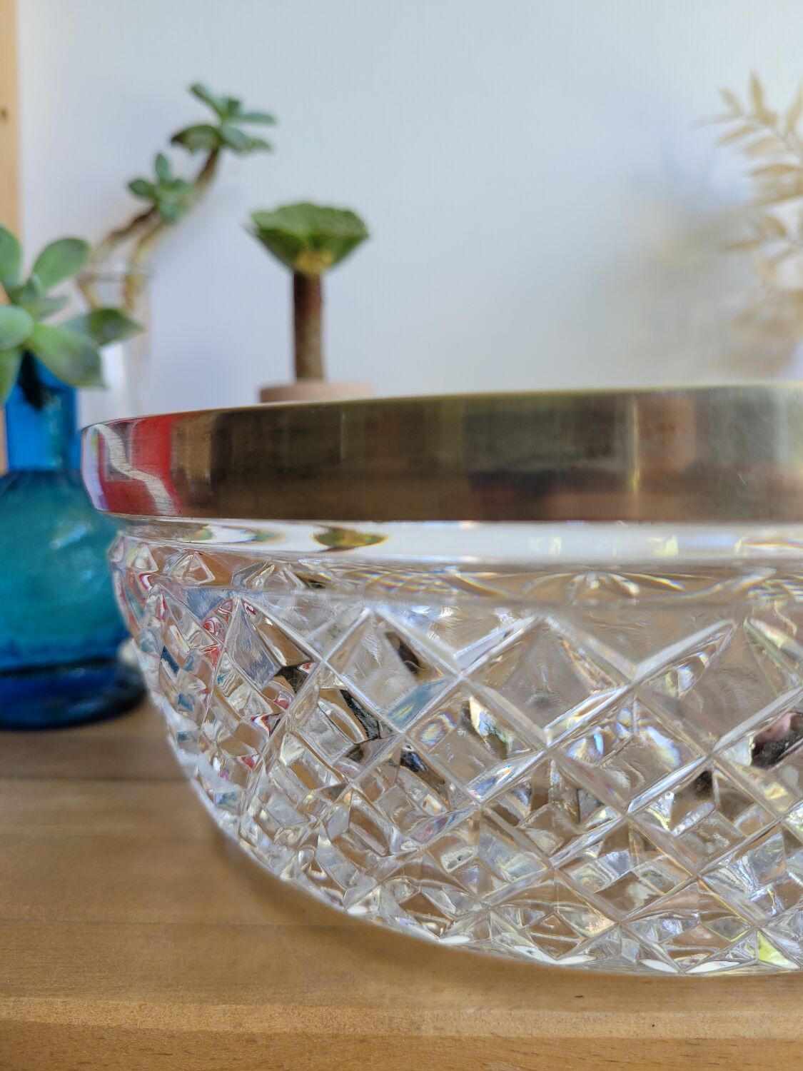 Circled crystal dish