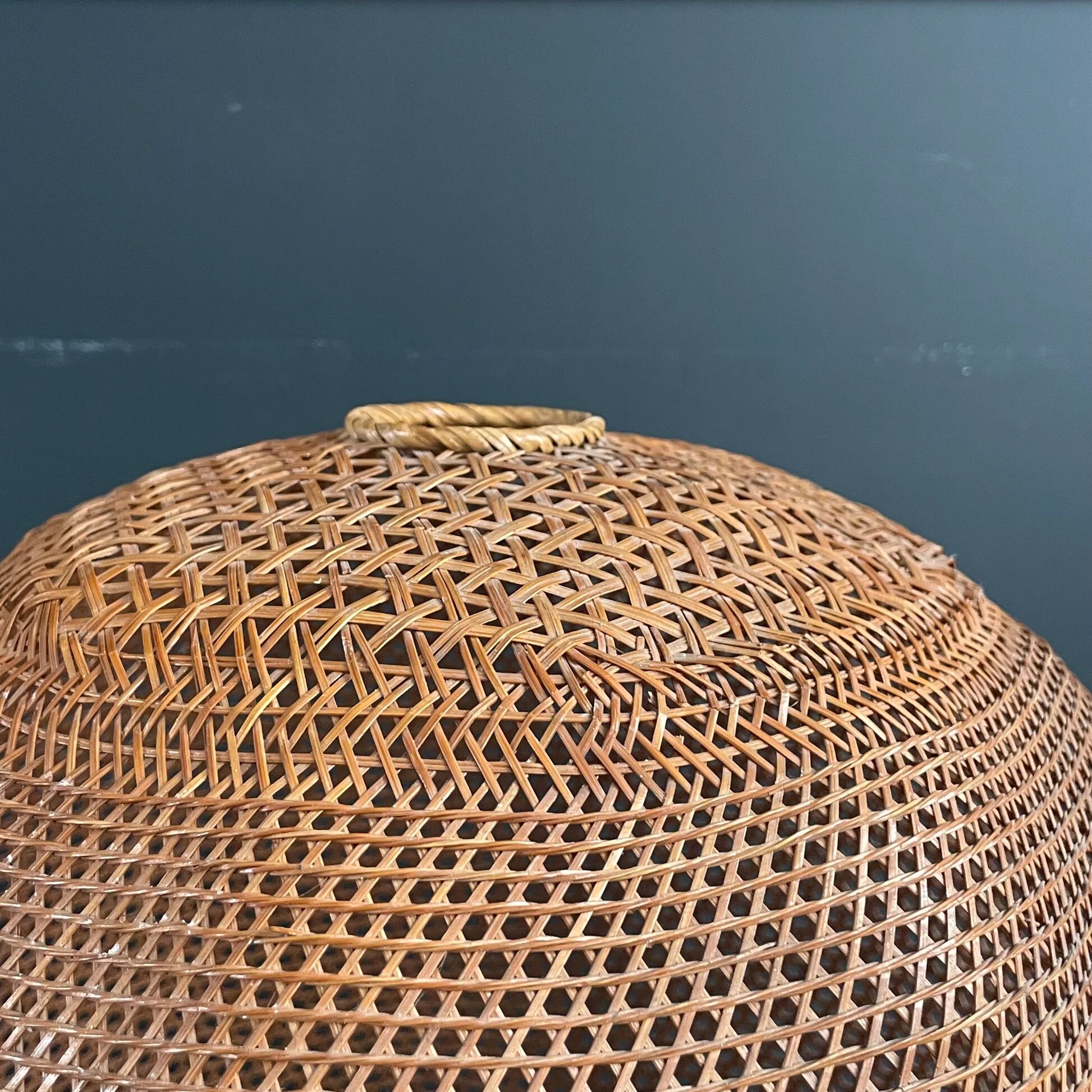 Woven rattan pendant lampshade
