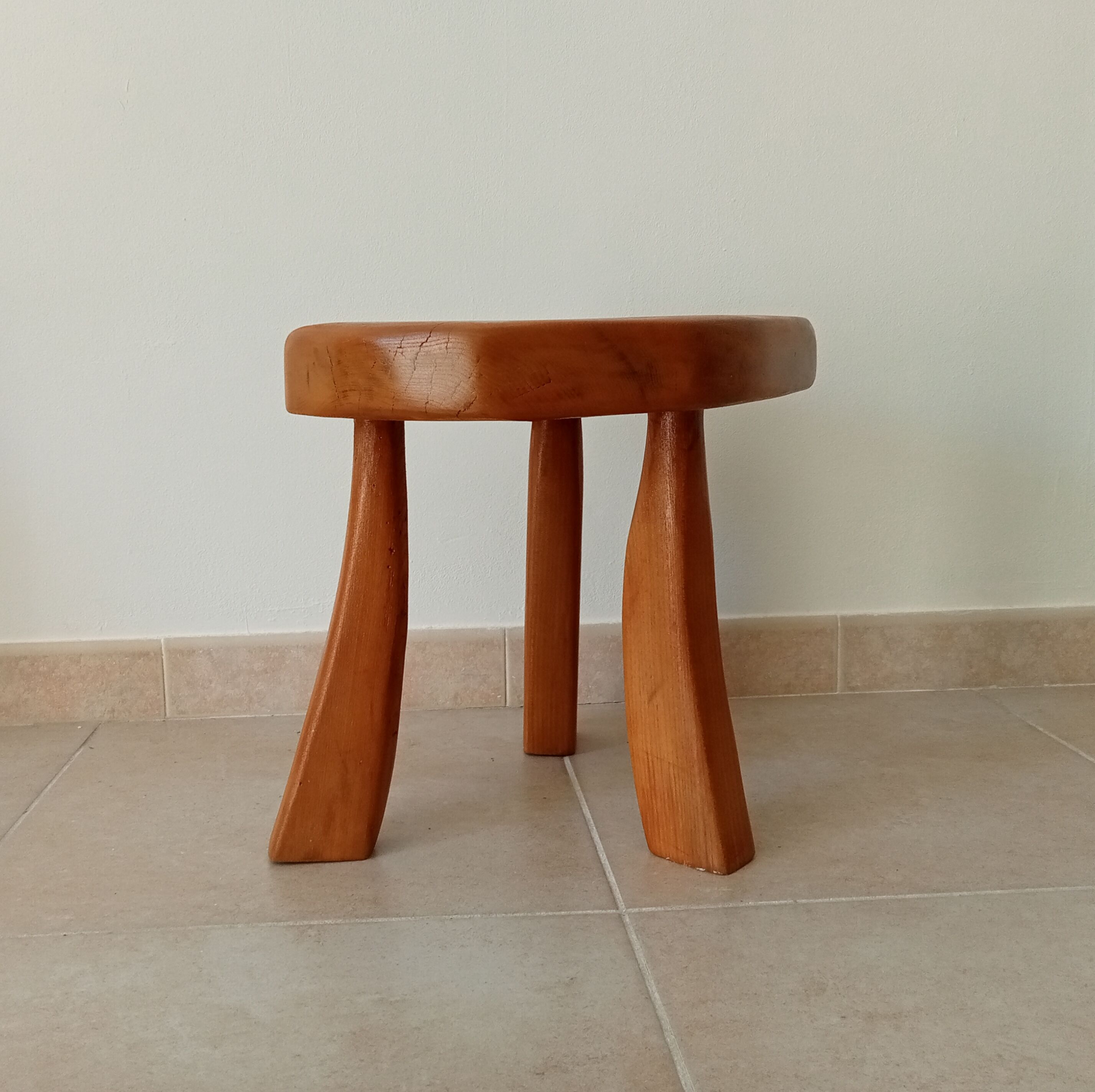 Vintage tripod brutalist side table in solid oak