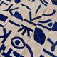 Table basse carrée en zellige bleu cobalt – décor abstrait artisanal
