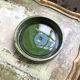 Assiette plat en terre vernissée vert