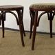Paire de tabourets bas en bois courbé style "Thonet" vintage
