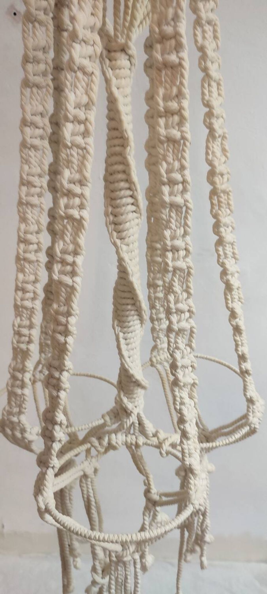 Lámpara de techo de macramé. Spain, 1980s.