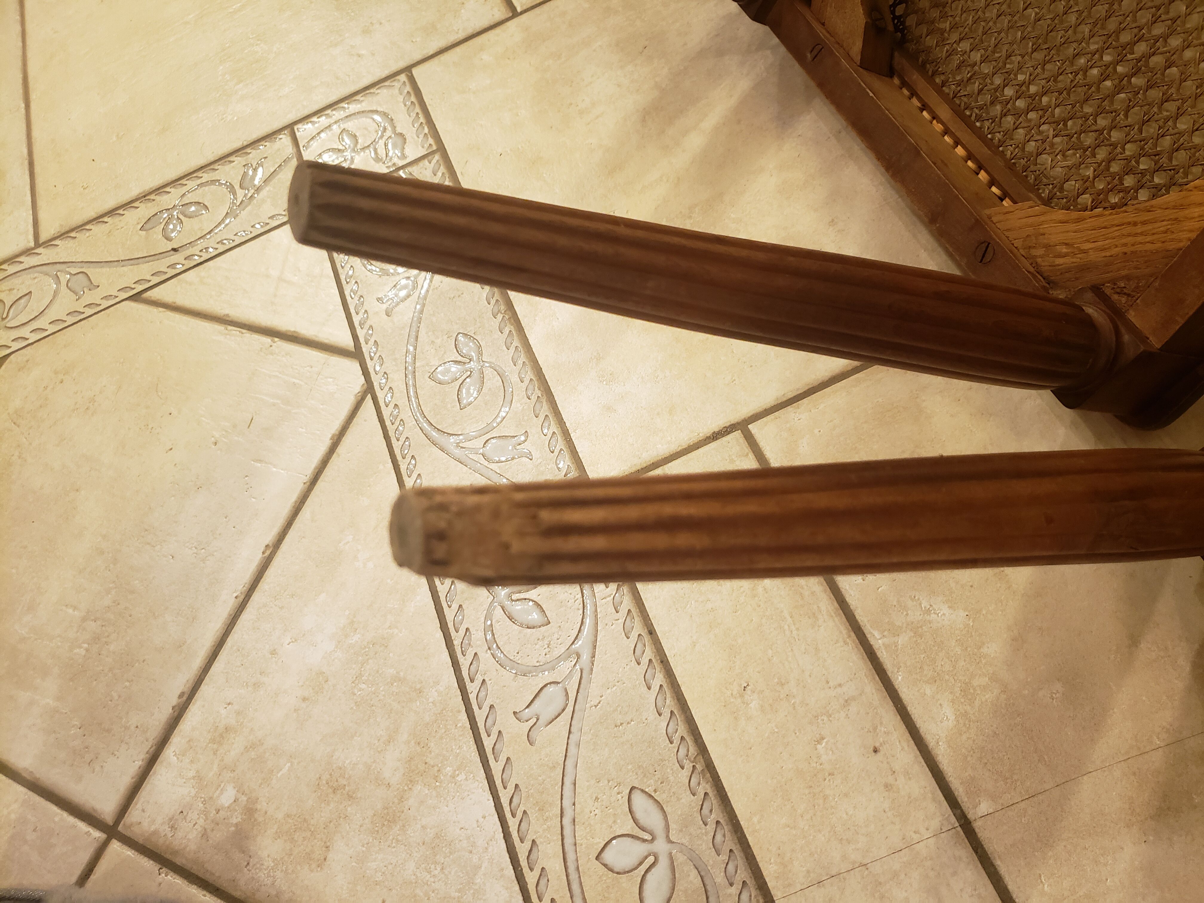Lot de 4 anciennes chaises cannées en bois art déco