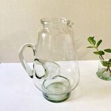 Cooling carafe with ice cube container