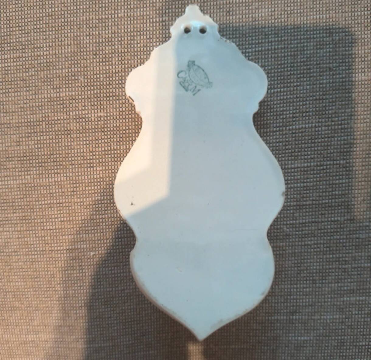 Rare wall-mounted shell fine earthenware C&M