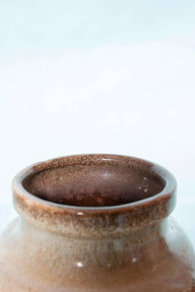 Vintage 'uienvaas' from West Germany, retro fat lava flower vase from the 1960s.