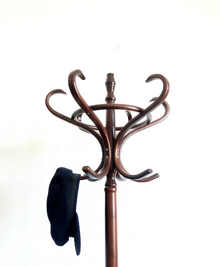 Curved wooden bistro parrot coat rack