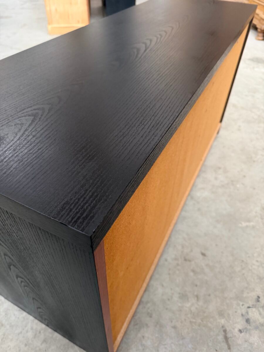 Storage unit with 8 drawers