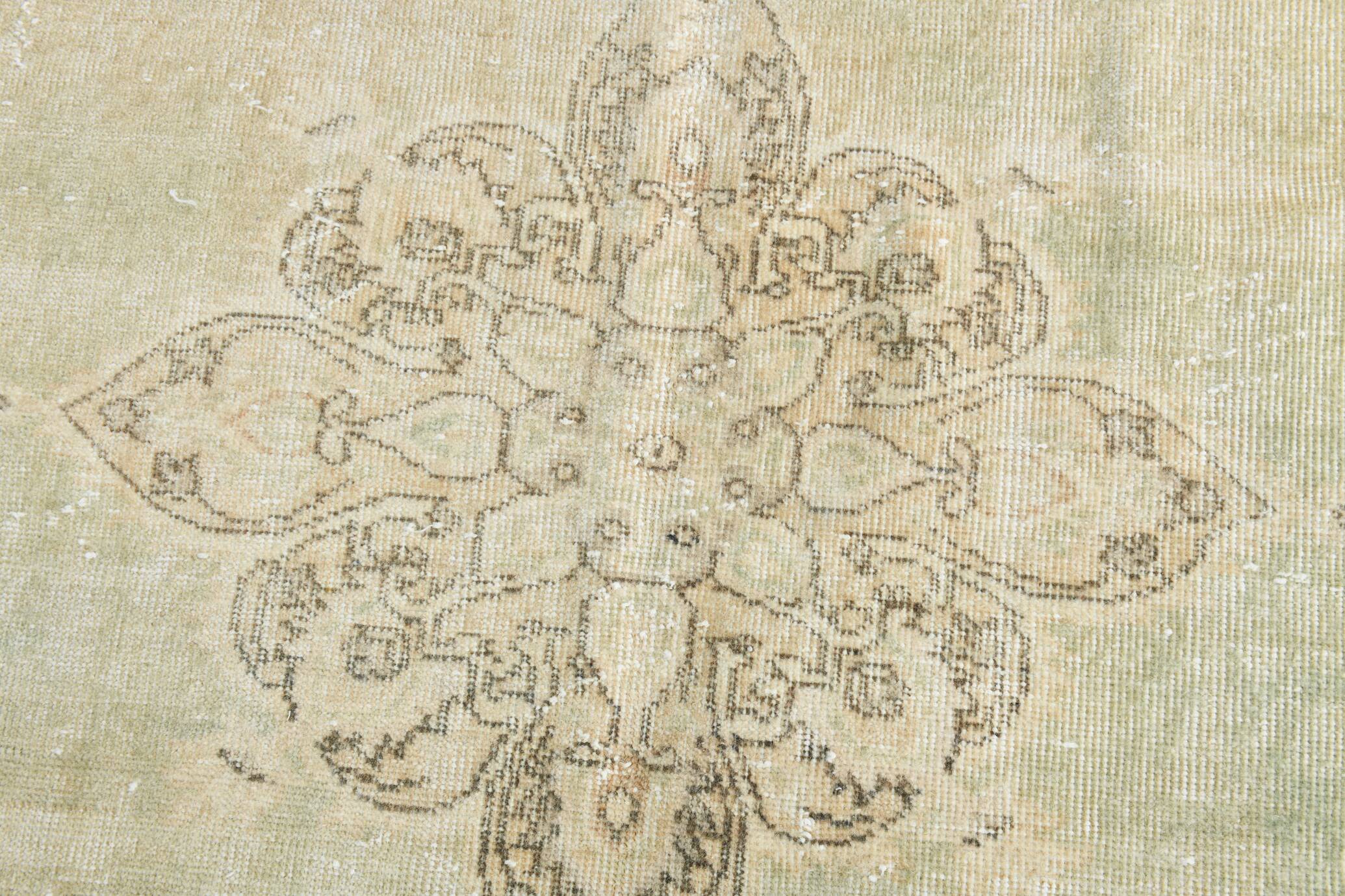 Tapis Anatolien Vintage Fait Main en Laine, Tons Vert Pâle, Beige, Ivoire