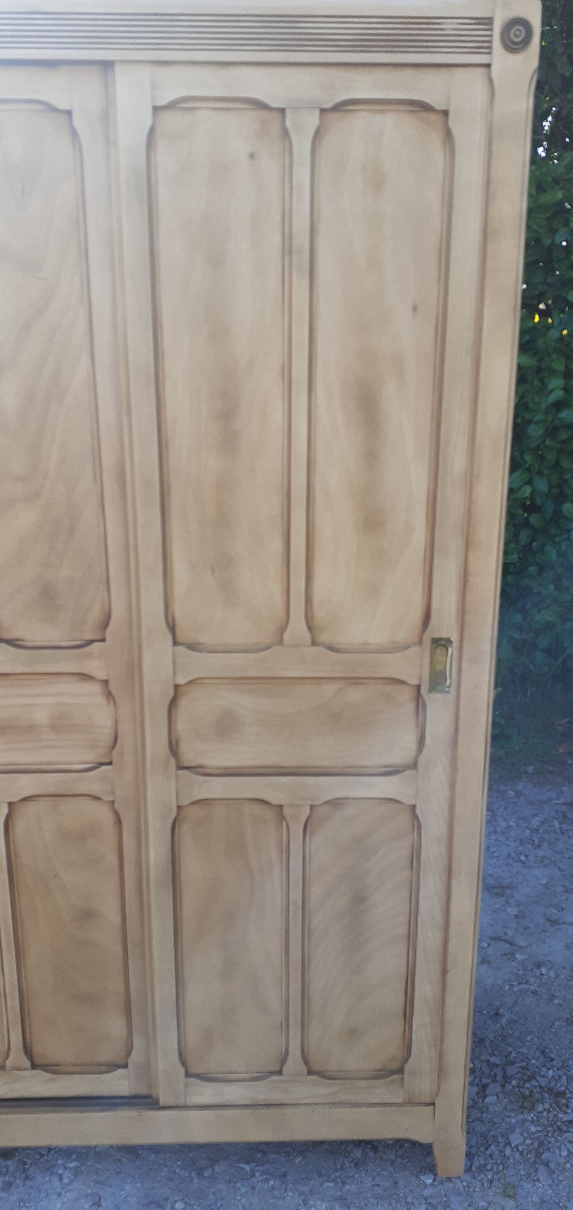 Parisian cabinet with 2 sliding doors 1 shelf solid beech