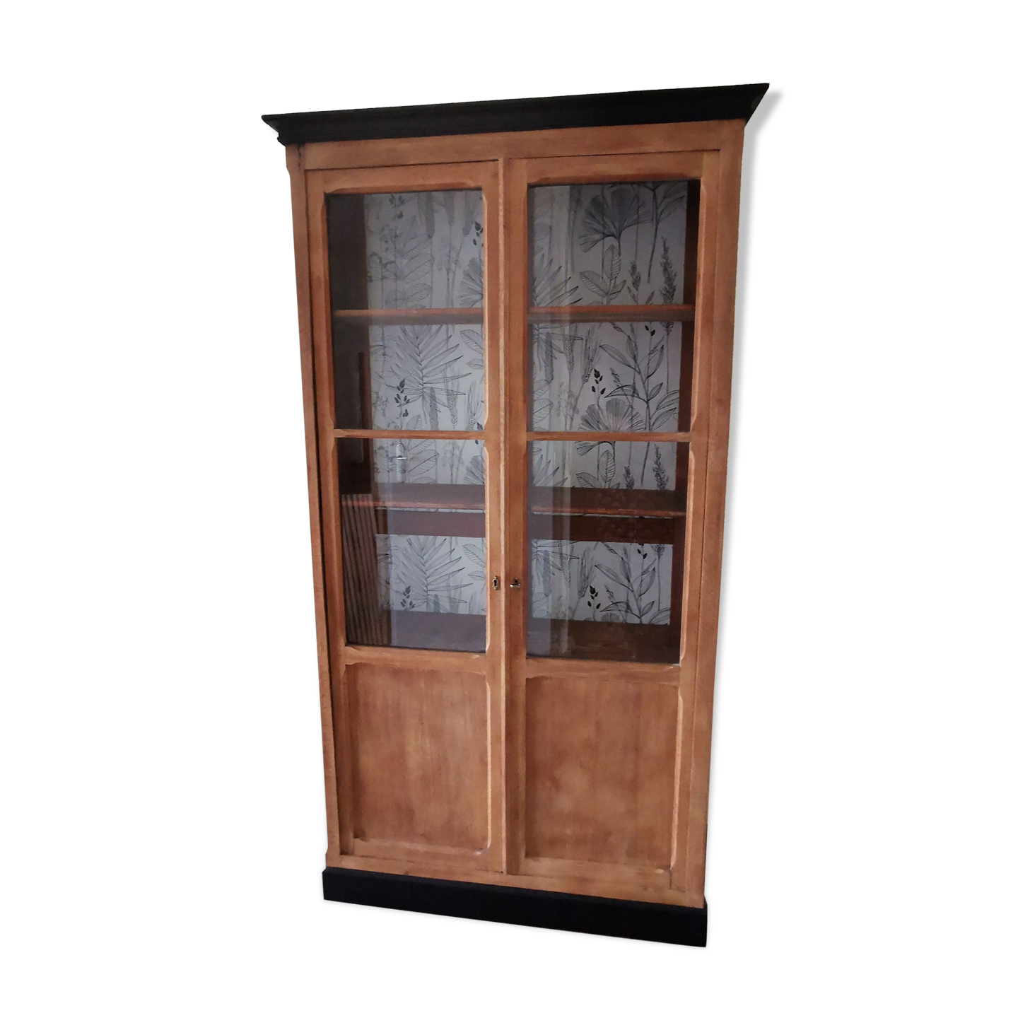 Oak cupboard showcase
