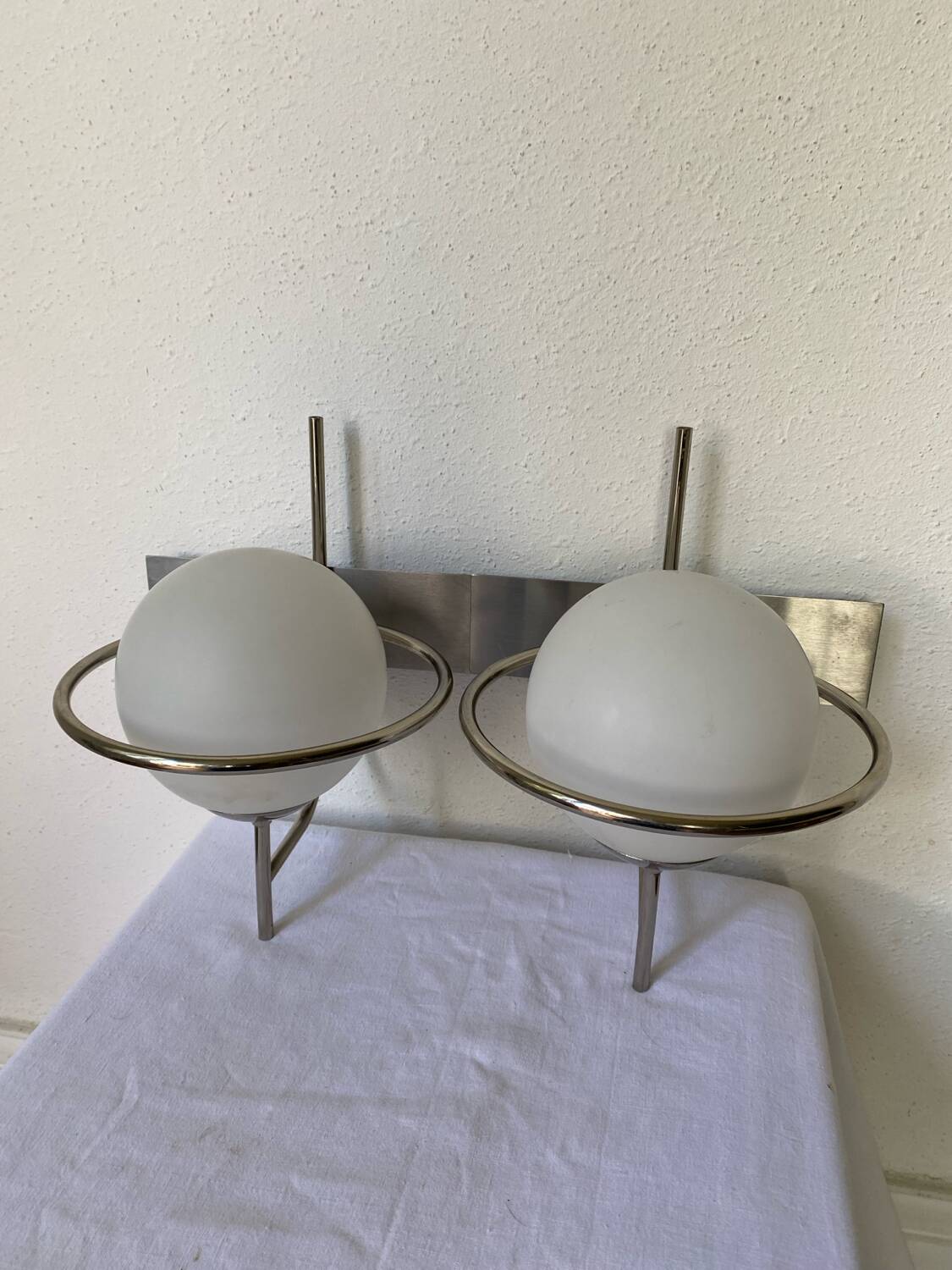 Paire d'appliques globe murale space age vintage 1970