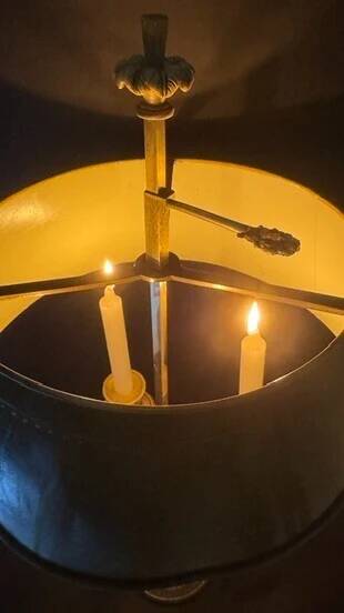 Bronze bouillotte lamp from the 19th century.