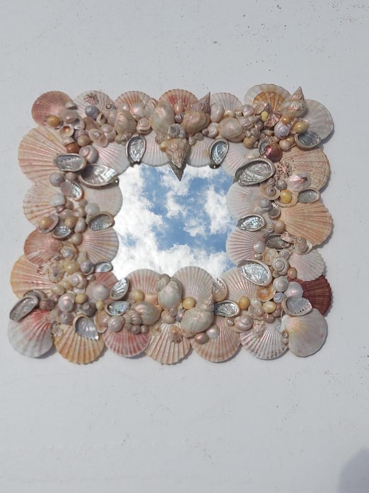 Vintage seashell mirror 31x35cm