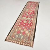 Tapis runner vintage kilim, tons rouges et beiges, motifs géométriques