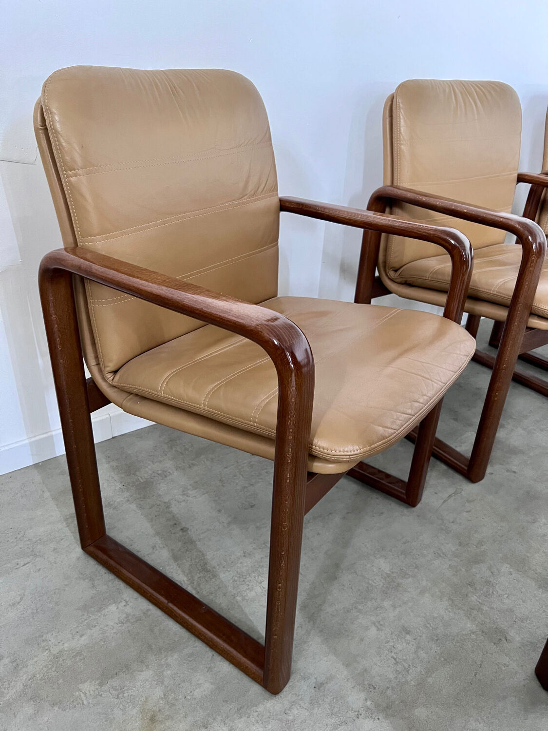 Lot 6 chairs armrests vintage 70s Scandinavian design leather and wood